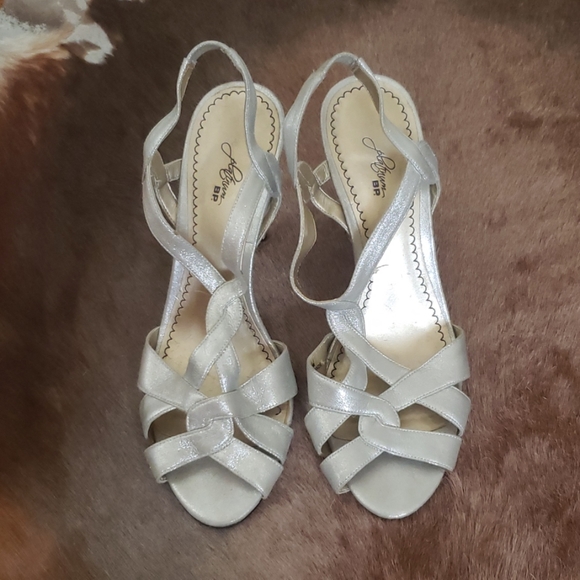 Platinum BP Strap Heels 10M - Picture 1 of 4
